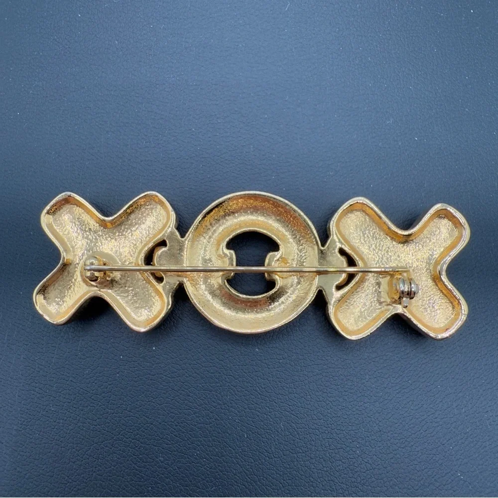 Pretty Black and Gold Tone XOX Hugs and Kisses Brooch